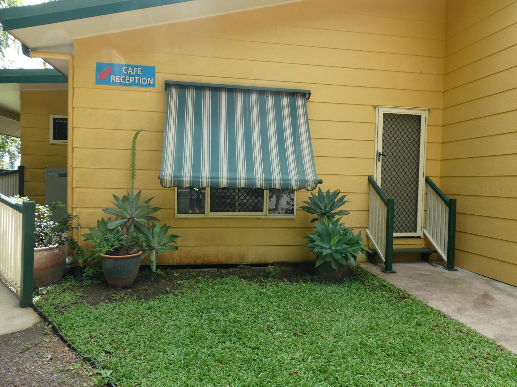 Vista Hinchinbrook Aparthotel Cardwell Exterior foto